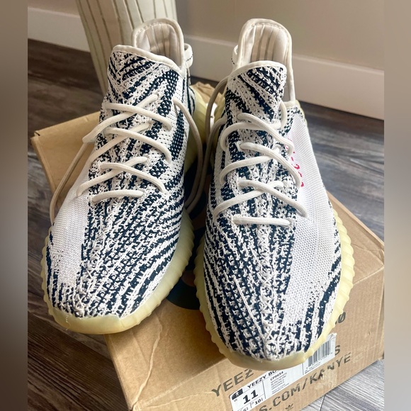 Authentic Adidas Yeezy Boost 350 V2 Zebra sneakers - Picture 11 of 11